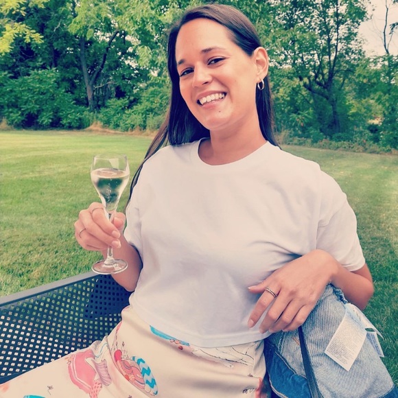 Meet your Posher, Caitlin - Picture 3 of 4